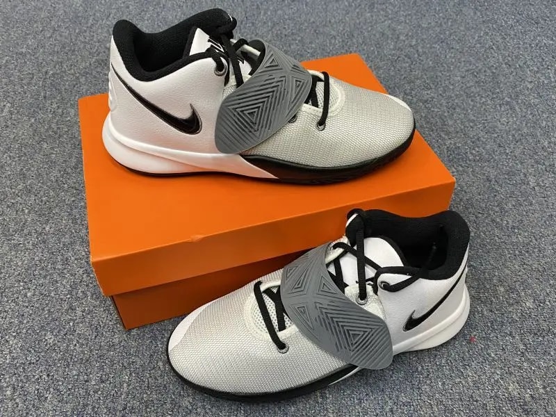 Giày Nike Kyrie Flytrap 3 GS 'White Black' BQ5620-102 — ảnh 5