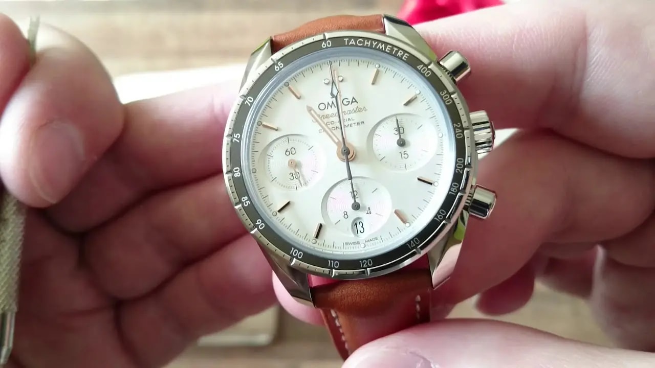 Đồng Hồ Omega Speedmaster Chronograph 'Green' 324-23-38-50-02-001 — ảnh 4