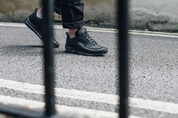 Giày Nike Air Max 97 Ultra 17 Premium 'Triple Black' 918356-002 — ảnh 4