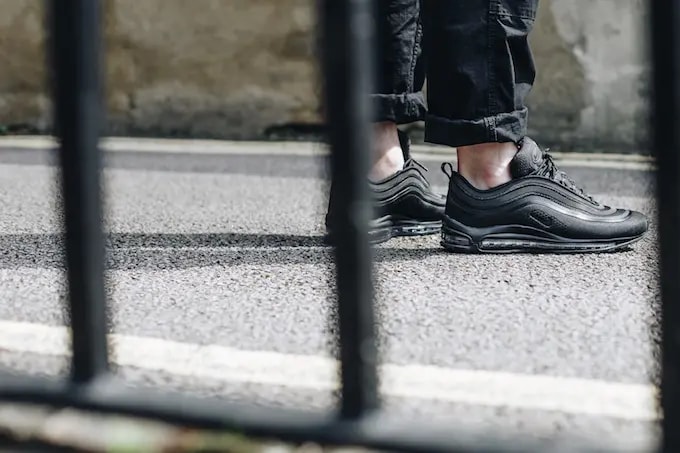 Giày Nike Air Max 97 Ultra 17 Premium 'Triple Black' 918356-002 — ảnh 5
