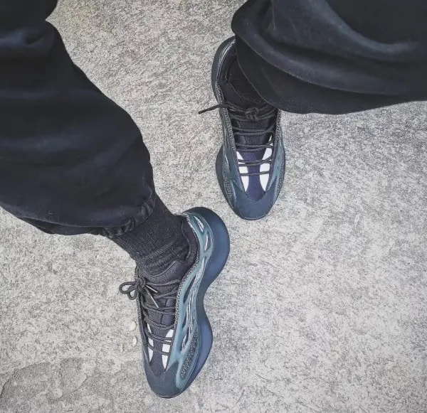 Giày Adidas Yeezy 700 V3 'Alvah' H67799 — ảnh 3