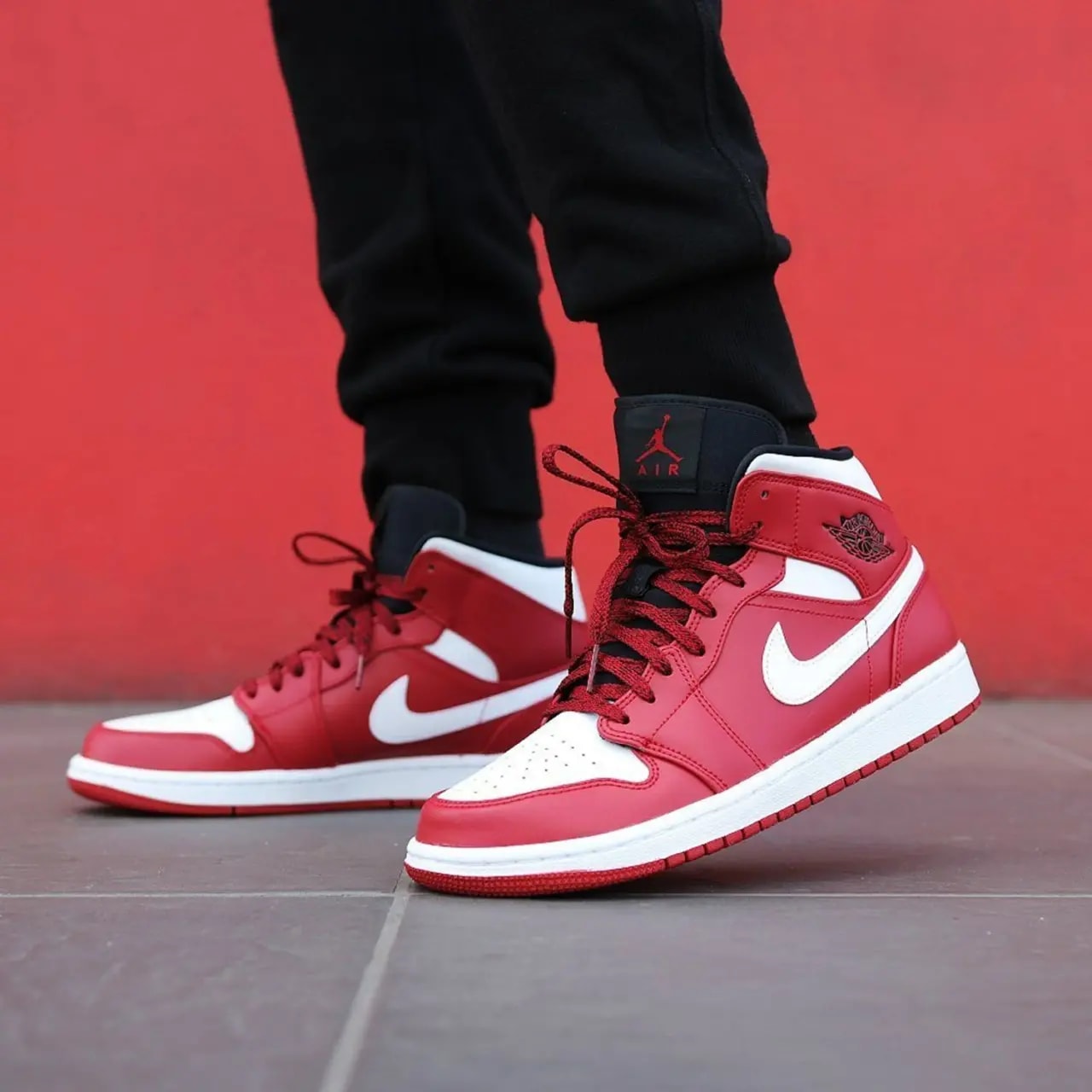 Giày Nike Air Jordan 1 Mid 'Gym Red' 554724-605 — ảnh 2