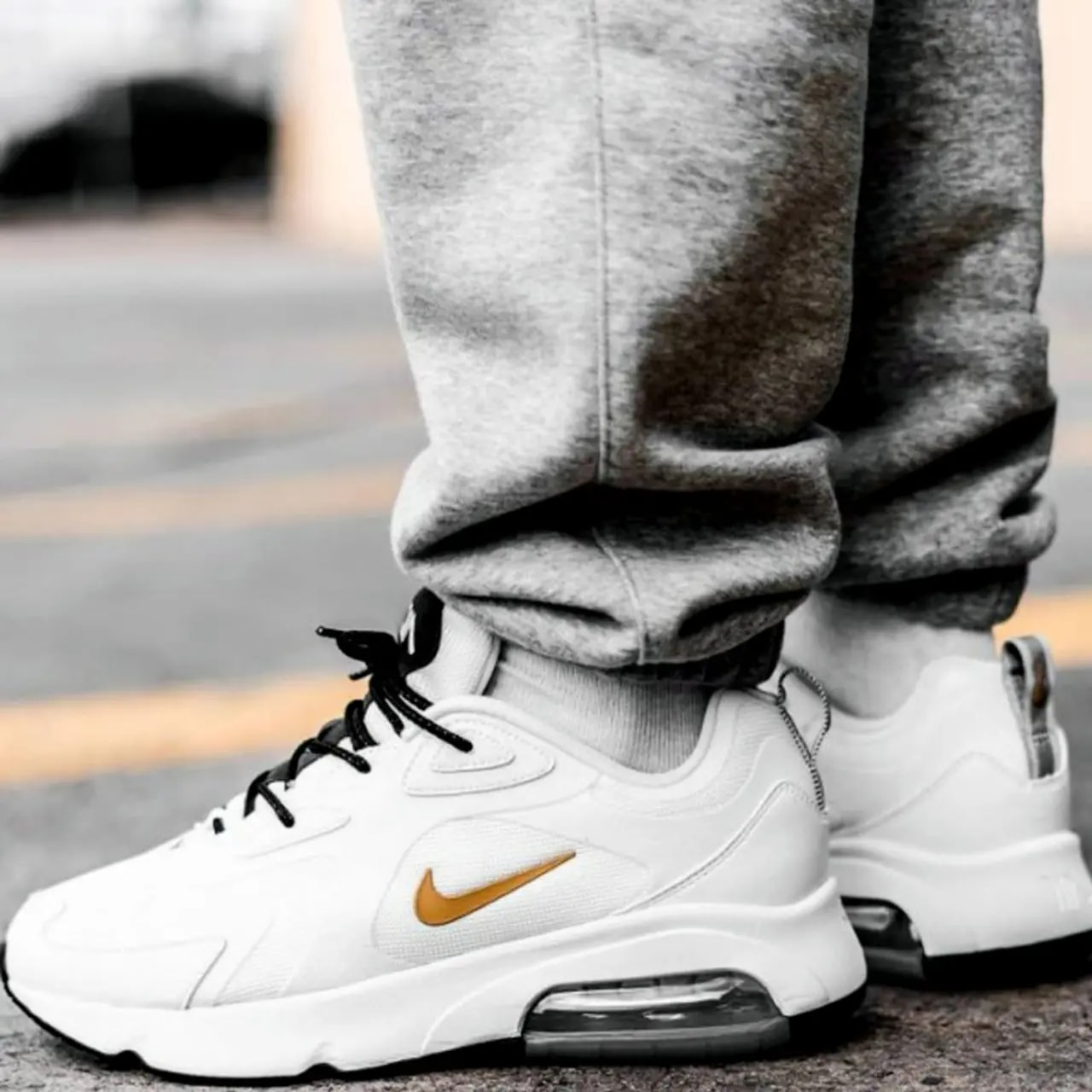Giày Nike Air Max 200 'Metallic Gold' AQ2568-102 — ảnh 3
