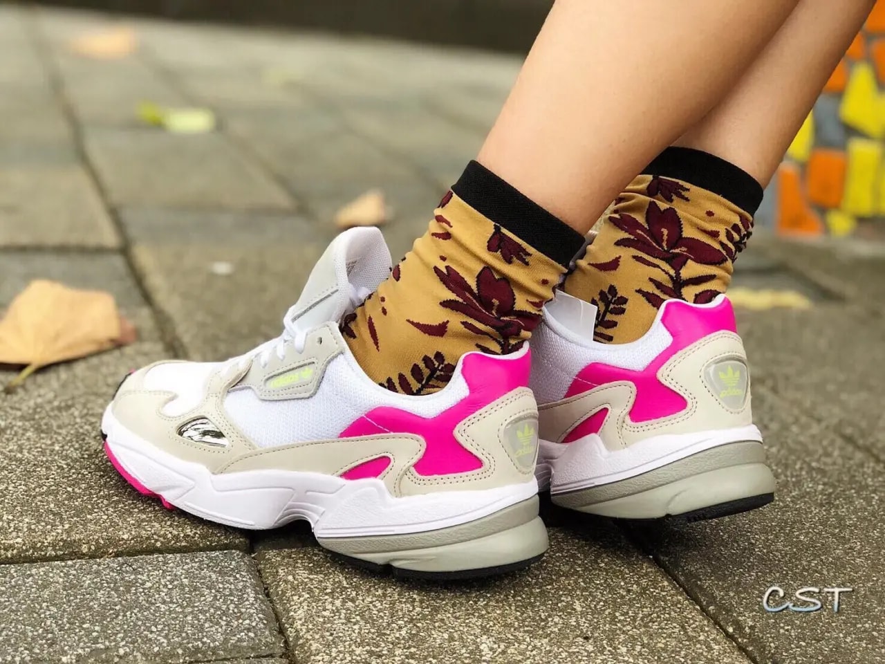Giày Adidas Wmns Falcon 'Cloud White' CM8537 — ảnh 4