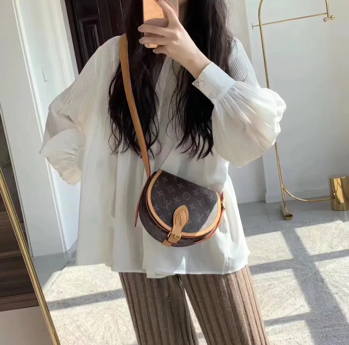 Túi Louis Vuitton Tambourin Monogram Canvas Handbag M44860 — ảnh 2
