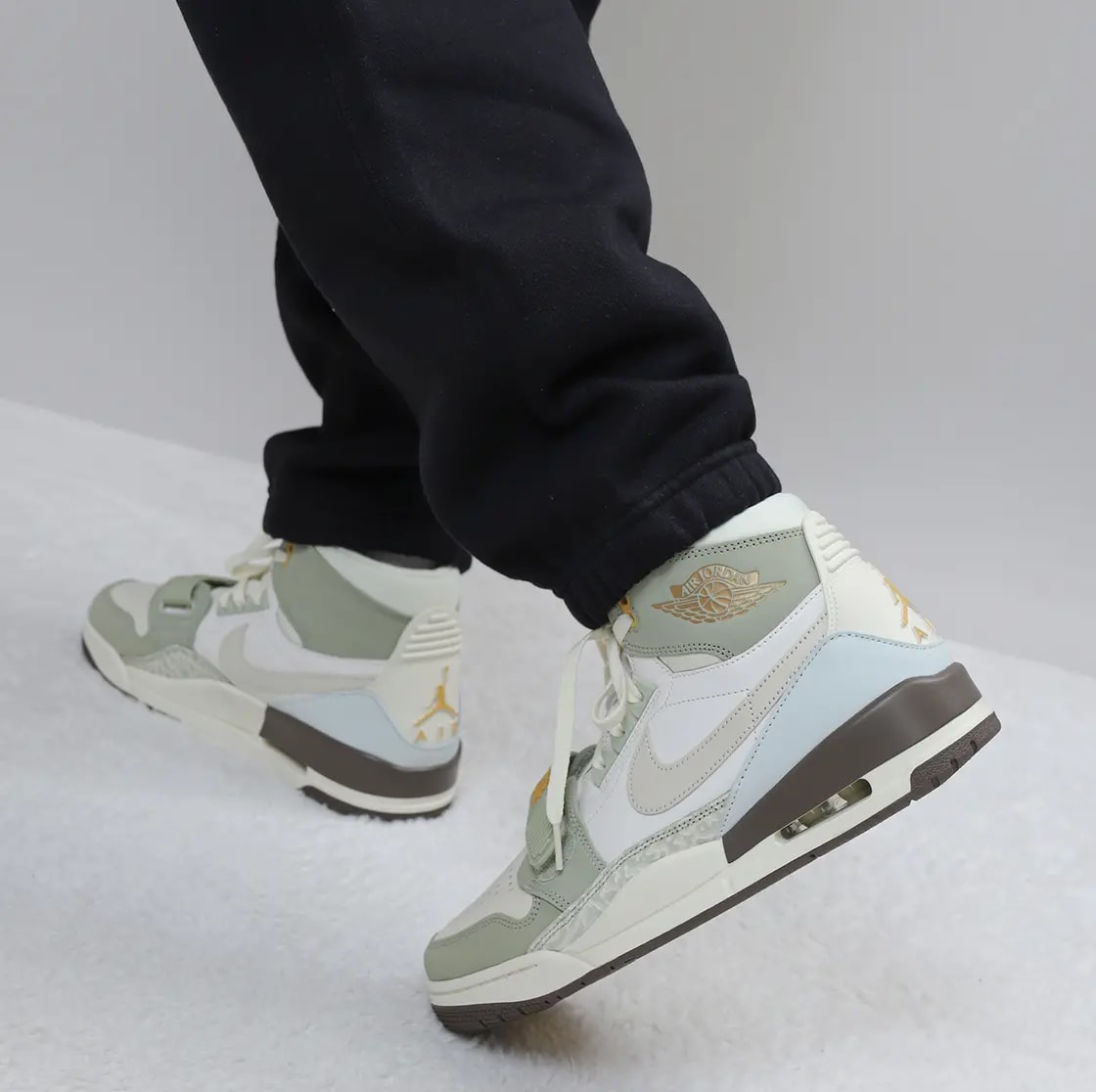 Giày Nike Air Jordan Legacy 312 'Year of the Rabbit' FD9907-111 — ảnh 2