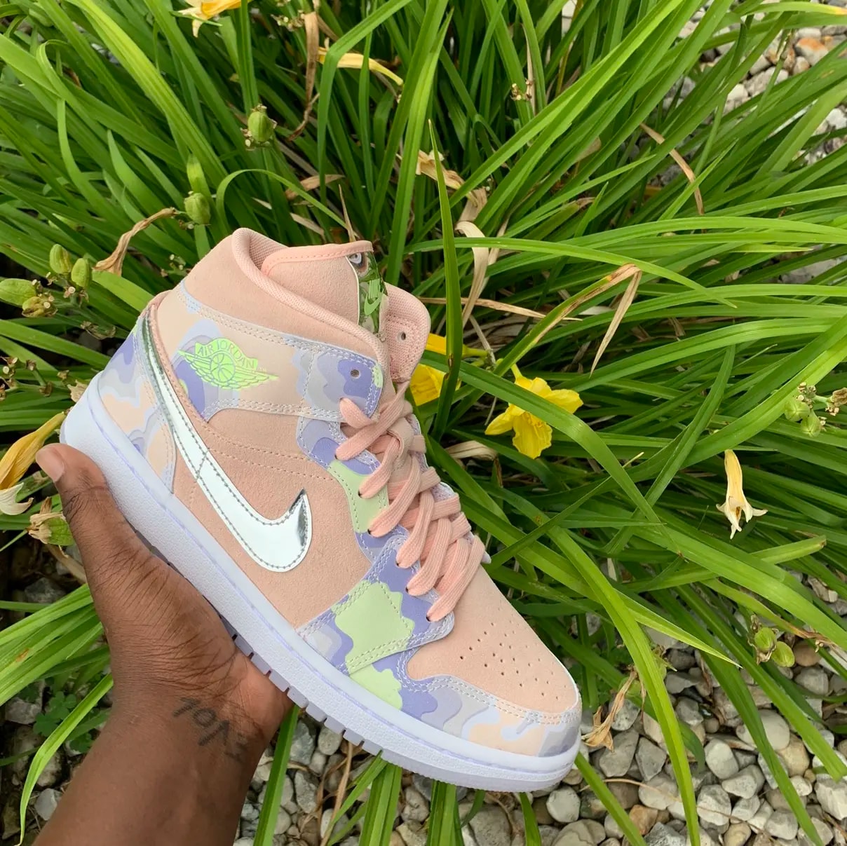 Giày Nike Wmns Air Jordan 1 Mid SE 'P Her Spective' CW6008-600 — ảnh 4