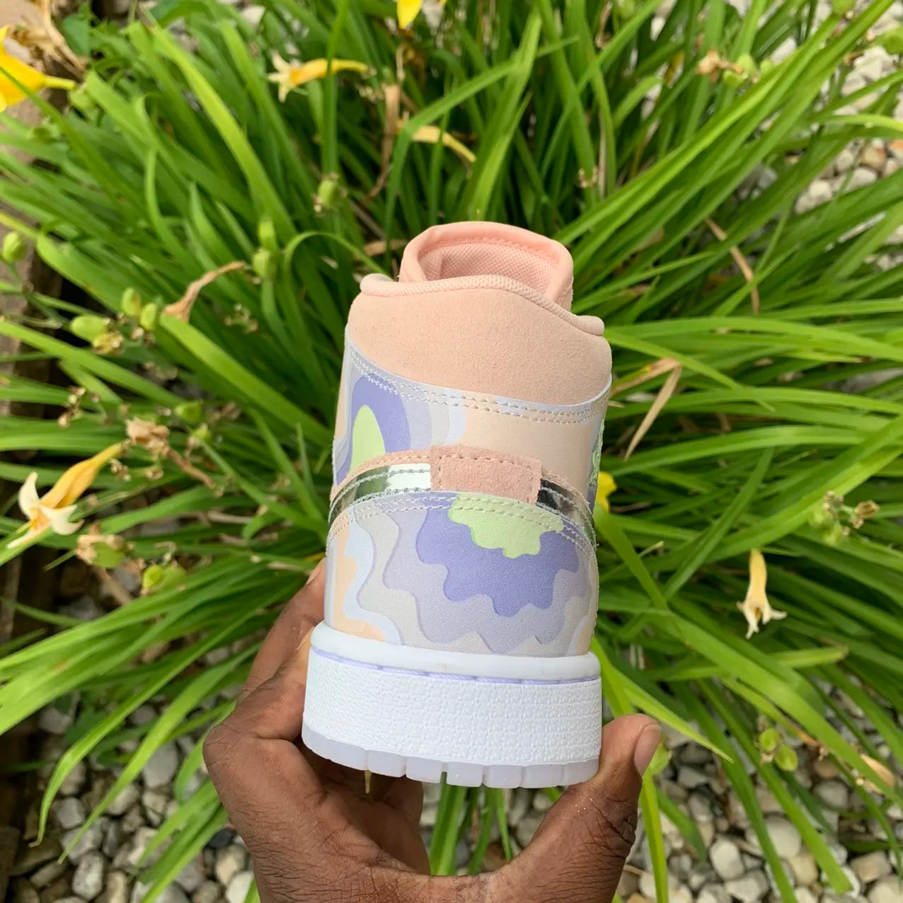 Giày Nike Wmns Air Jordan 1 Mid SE 'P Her Spective' CW6008-600 — ảnh 5