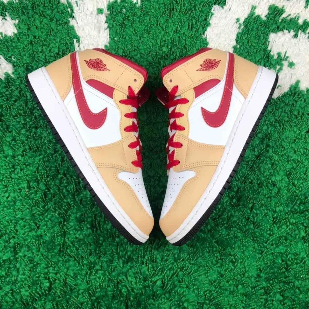 Giày Nike Air Jordan 1 Mid 'Light Curry Cardinal' 554725-201 — ảnh 2