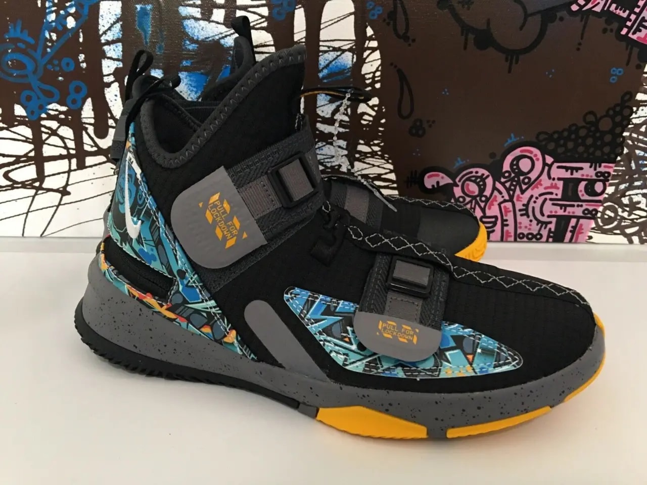 Giày Nike LeBron Soldier 13 Flyease GS 'Graffiti'  AR7586-070 — ảnh 3