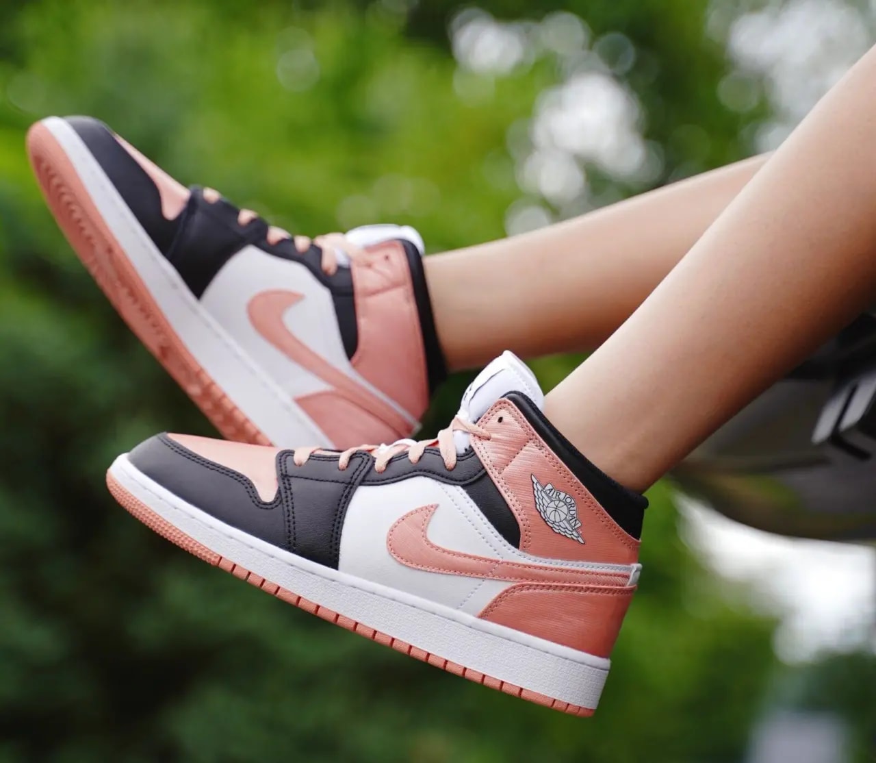 Giày Nike Air Jordan 1 Mid Light 'Madder Root' DM9077-108 — ảnh 4