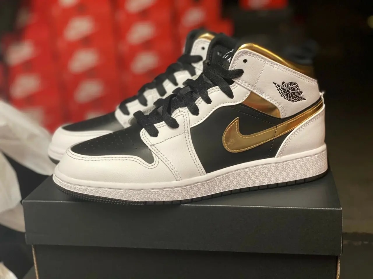 Giày Nike Air Jordan 1 Mid GS 'White Gold' 554725-190 — ảnh 5