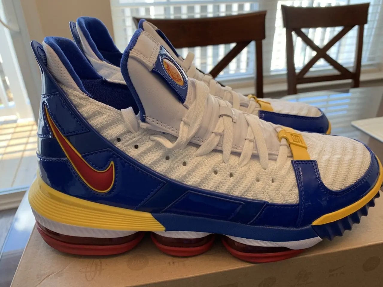 Giày Nike LeBron 16 'Superman SuperBron' CD2450-400 — ảnh 5