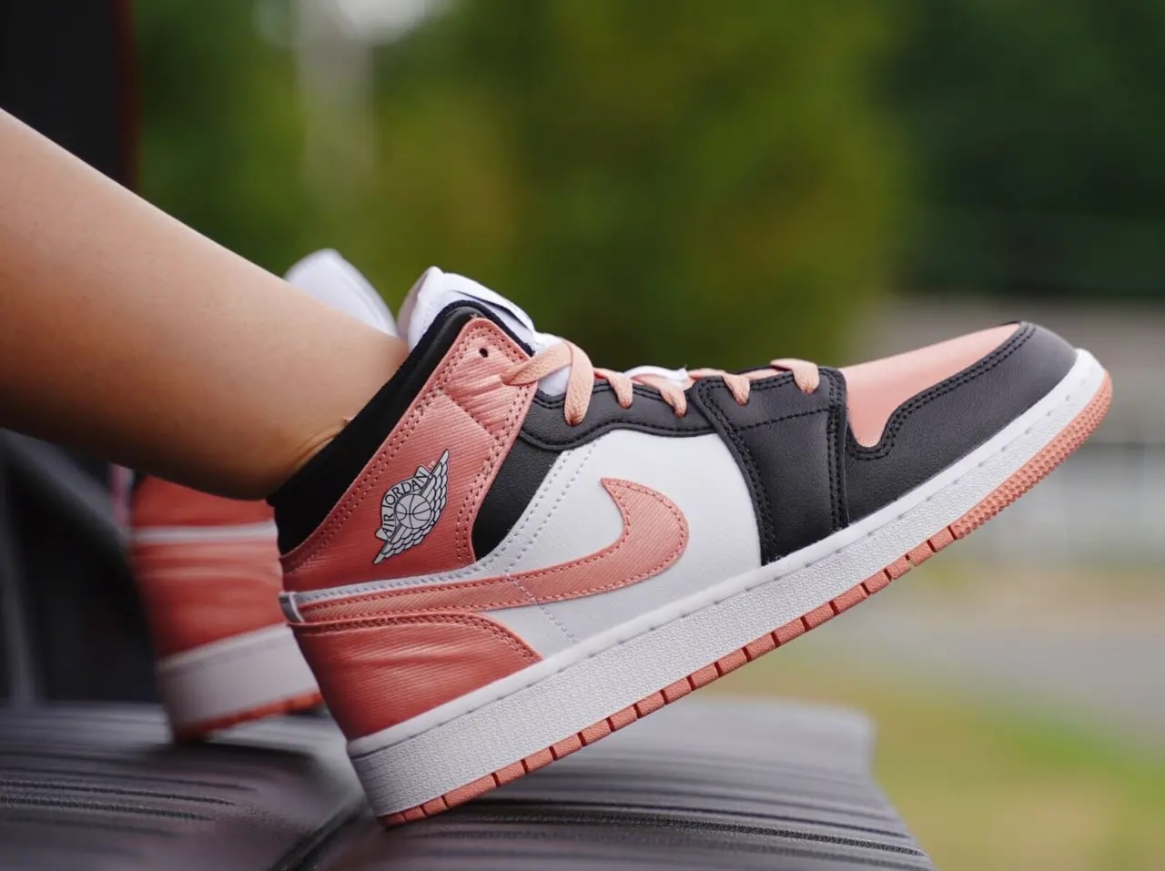Giày Nike Air Jordan 1 Mid Light 'Madder Root' DM9077-108 — ảnh 2