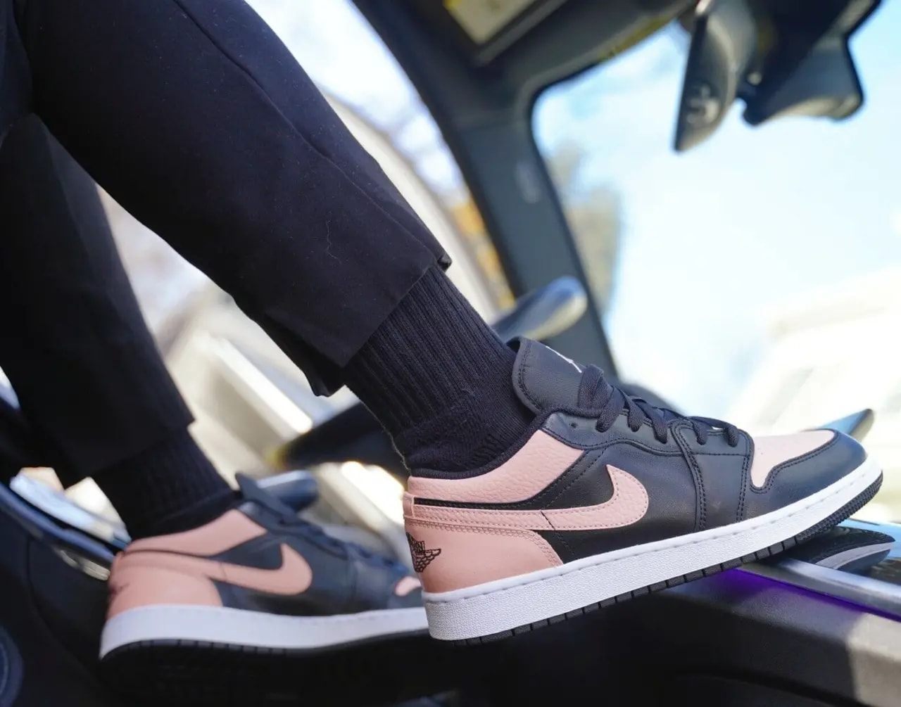 Giày Nike Air Jordan 1 Low 'Crimson Tint' 553558-034 — ảnh 5