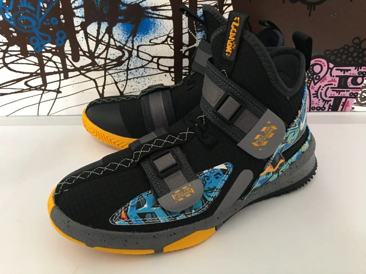 Giày Nike LeBron Soldier 13 Flyease GS 'Graffiti'  AR7586-070 — ảnh 2