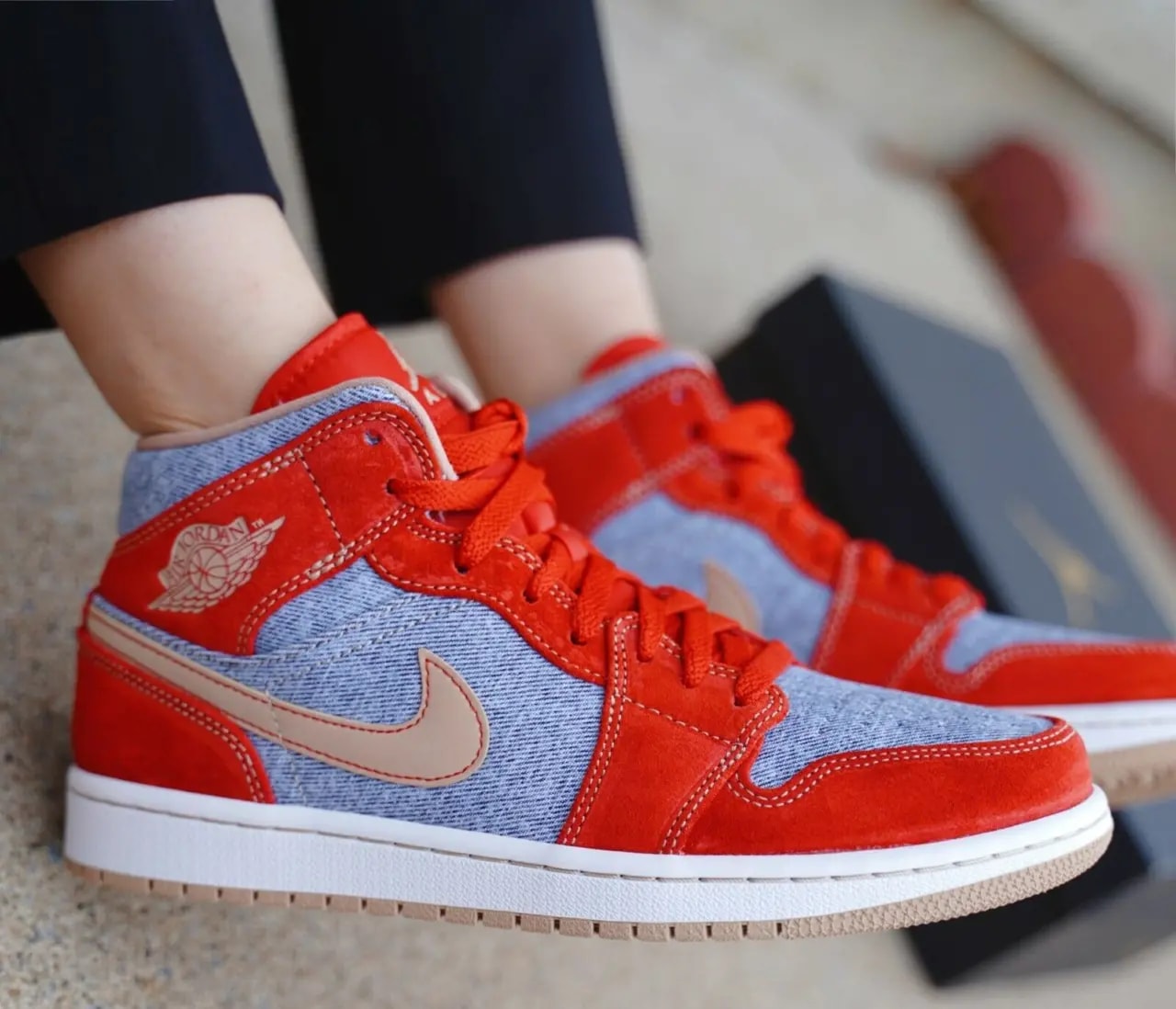 Giày Nike Air Jordan 1 Mid SE GS 'Denim Red' DM4384-600 — ảnh 2