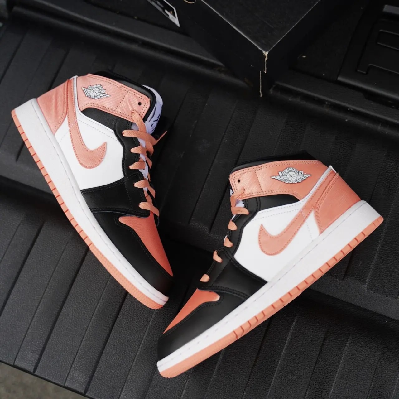 Giày Nike Air Jordan 1 Mid Light 'Madder Root' DM9077-108 — ảnh 5