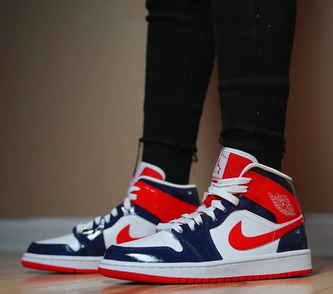 Giày Nike Wmns Air Jordan 1 Mid 'Champ Colors' DJ5984-400 — ảnh 3