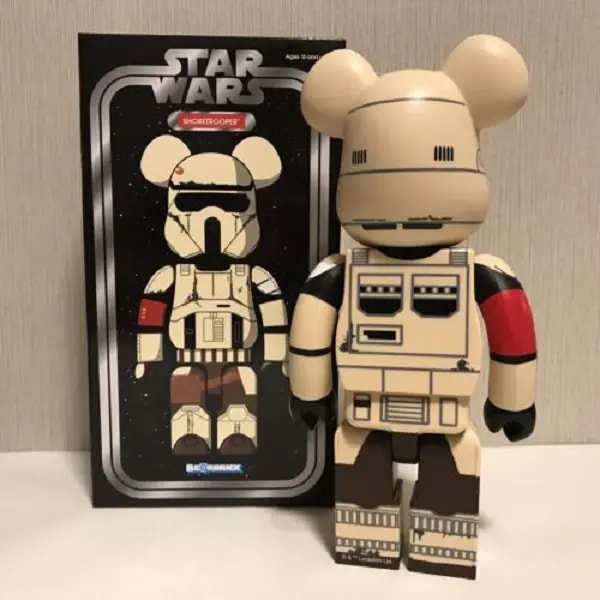 Mô Hình Bearbrick Shore Trooper 400% — ảnh 3