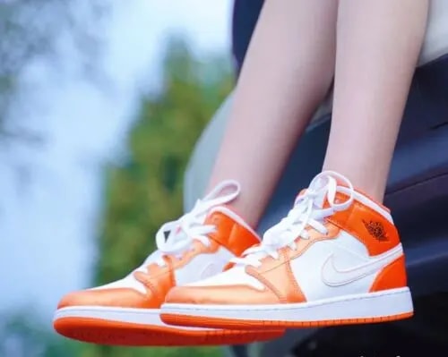 Giày Nike Air Jordan 1 Mid SE GS 'Electro Orange' DM4228-800 — ảnh 4