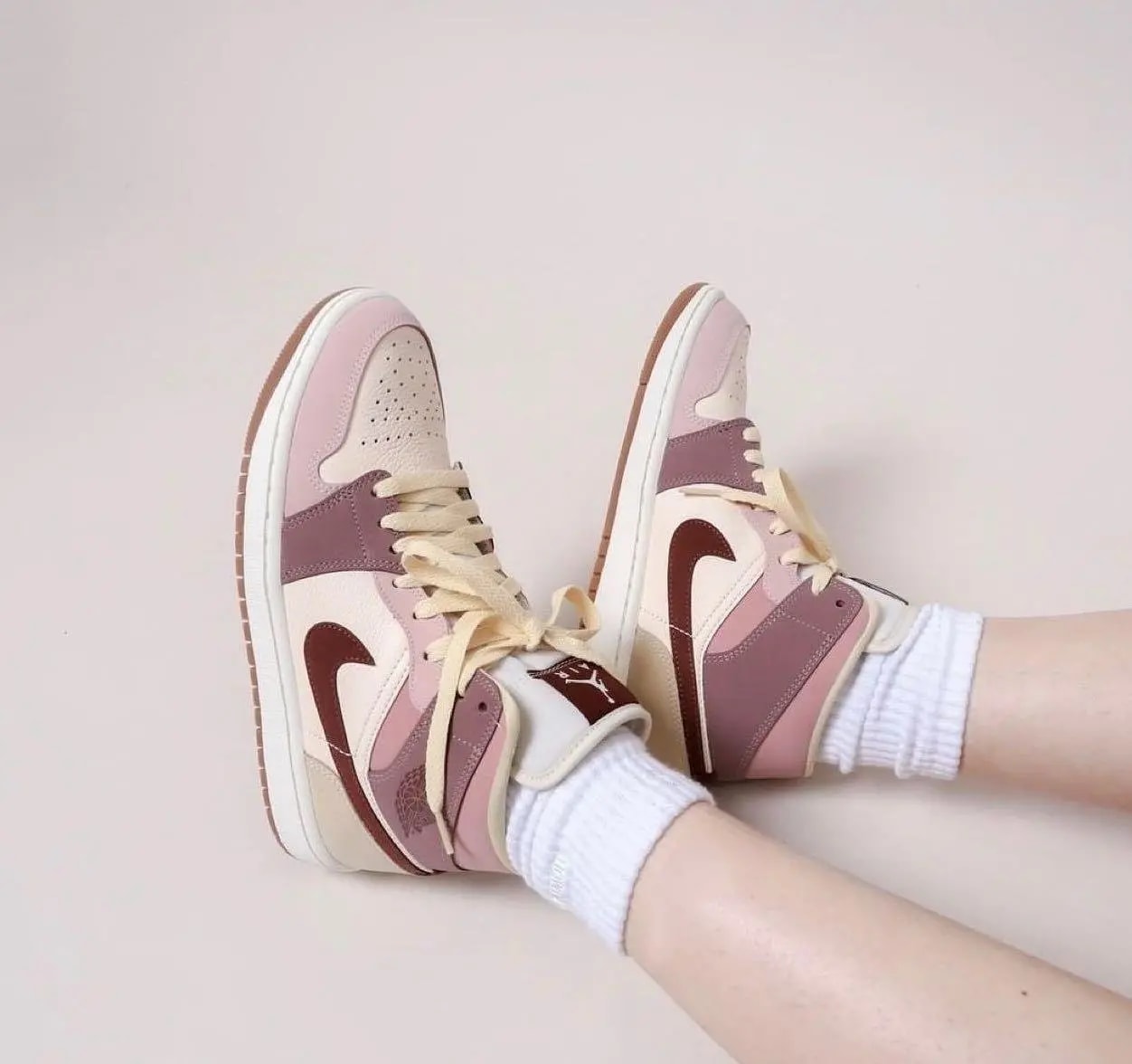 Giày Nike Air Jordan 1 Mid 'Dressed For Fall' DO7440-821 — ảnh 2