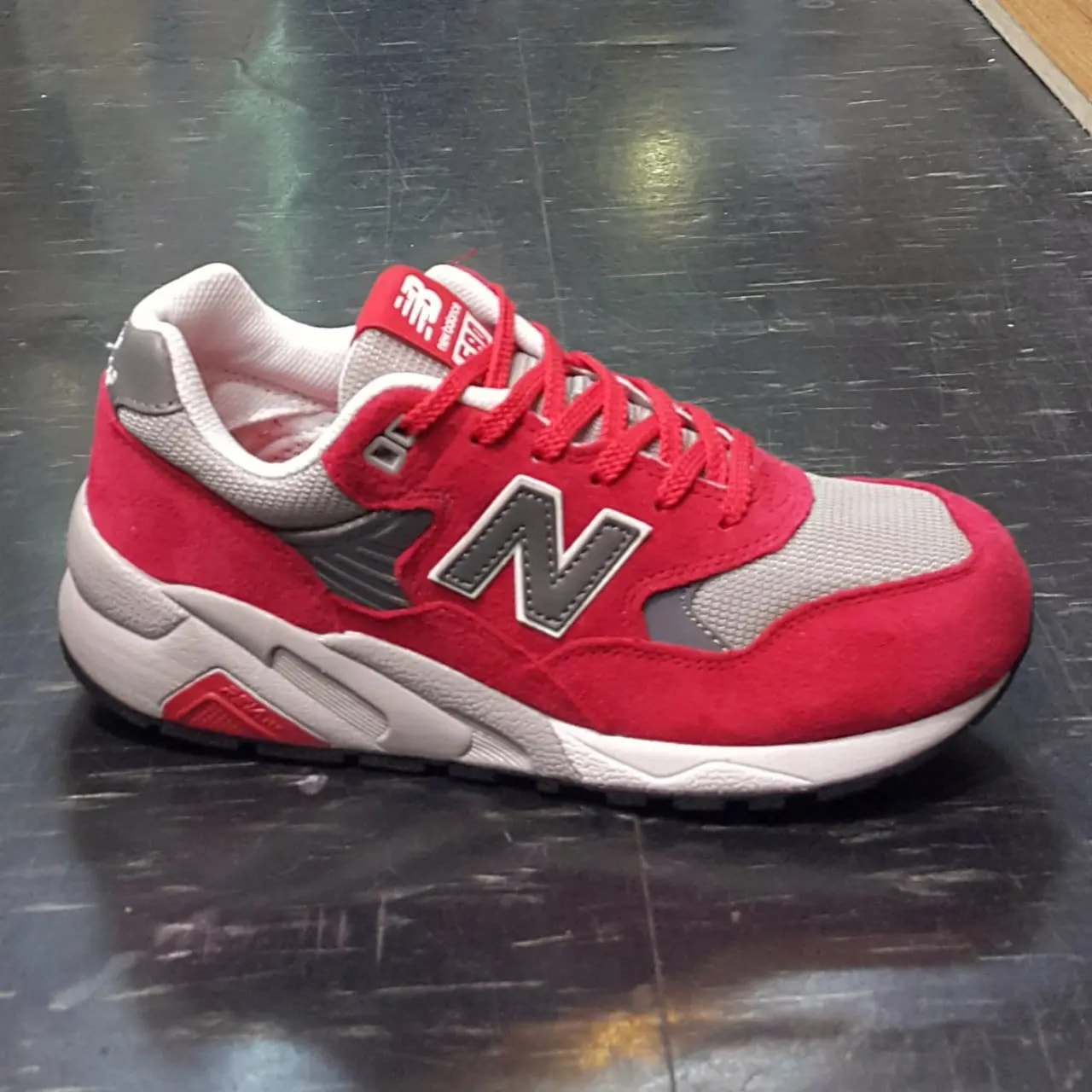 Giày New Balance 580 Grey Red MRT580RD — ảnh 2