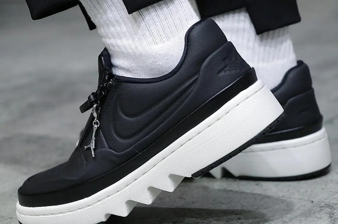 Giày Nike Wmns Air Jordan 1 Jester XX Low 'Black' AV4050-001 — ảnh 2