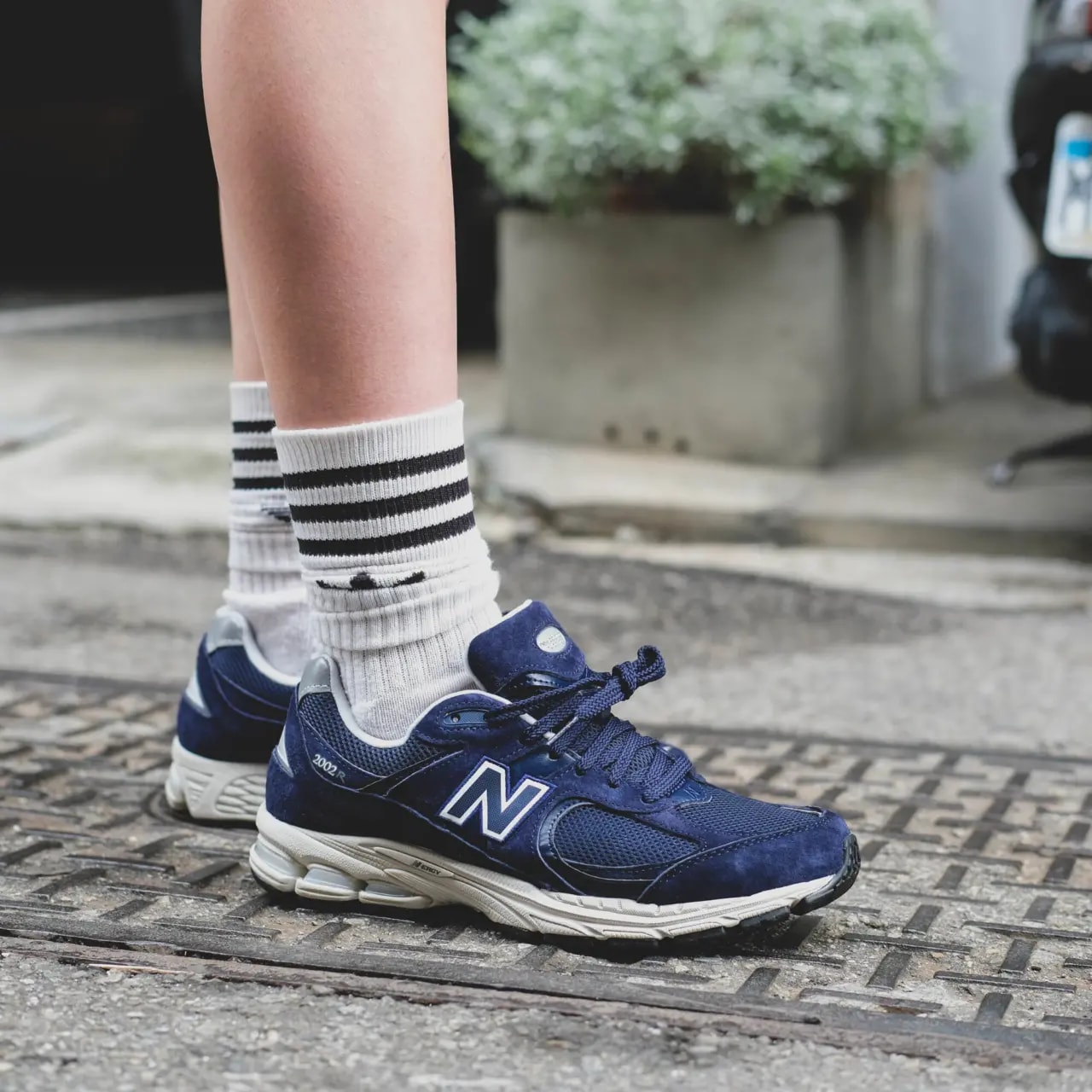 Giày New Balance 2002 'Pigment' ML2002RD — ảnh 2