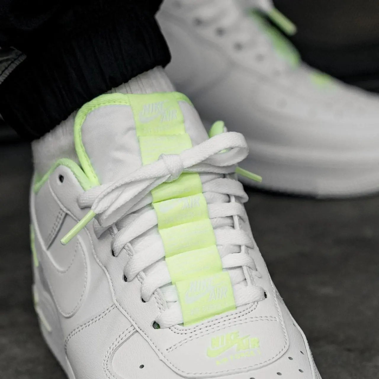 Giày Nike Air Force 1 '07 LV8 'Double Air Pack White Barely Volt' CJ1379-101 — ảnh 5