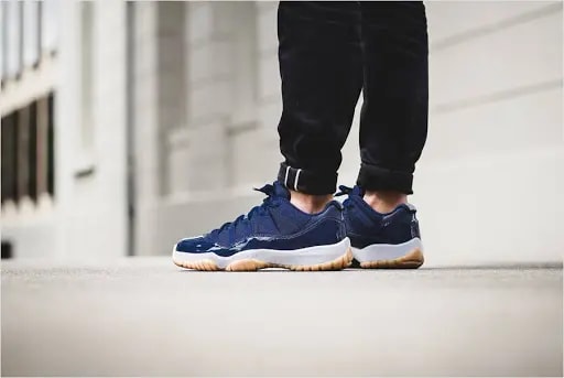 Giày Nike Air Jordan 11 GS Retro Low 'Navy Gum' 528896-405 — ảnh 2