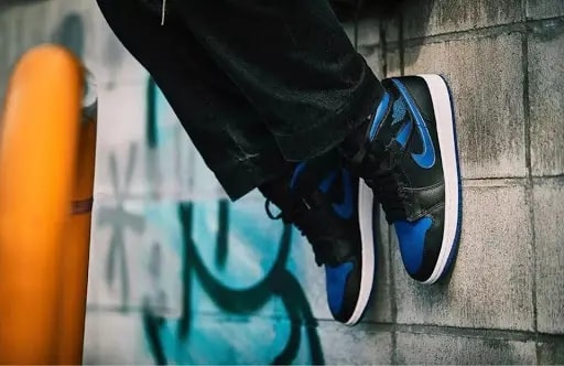 Giày Nike Air Jordan 1 Mid 'Black Hyper Royal' 554724-068 — ảnh 4