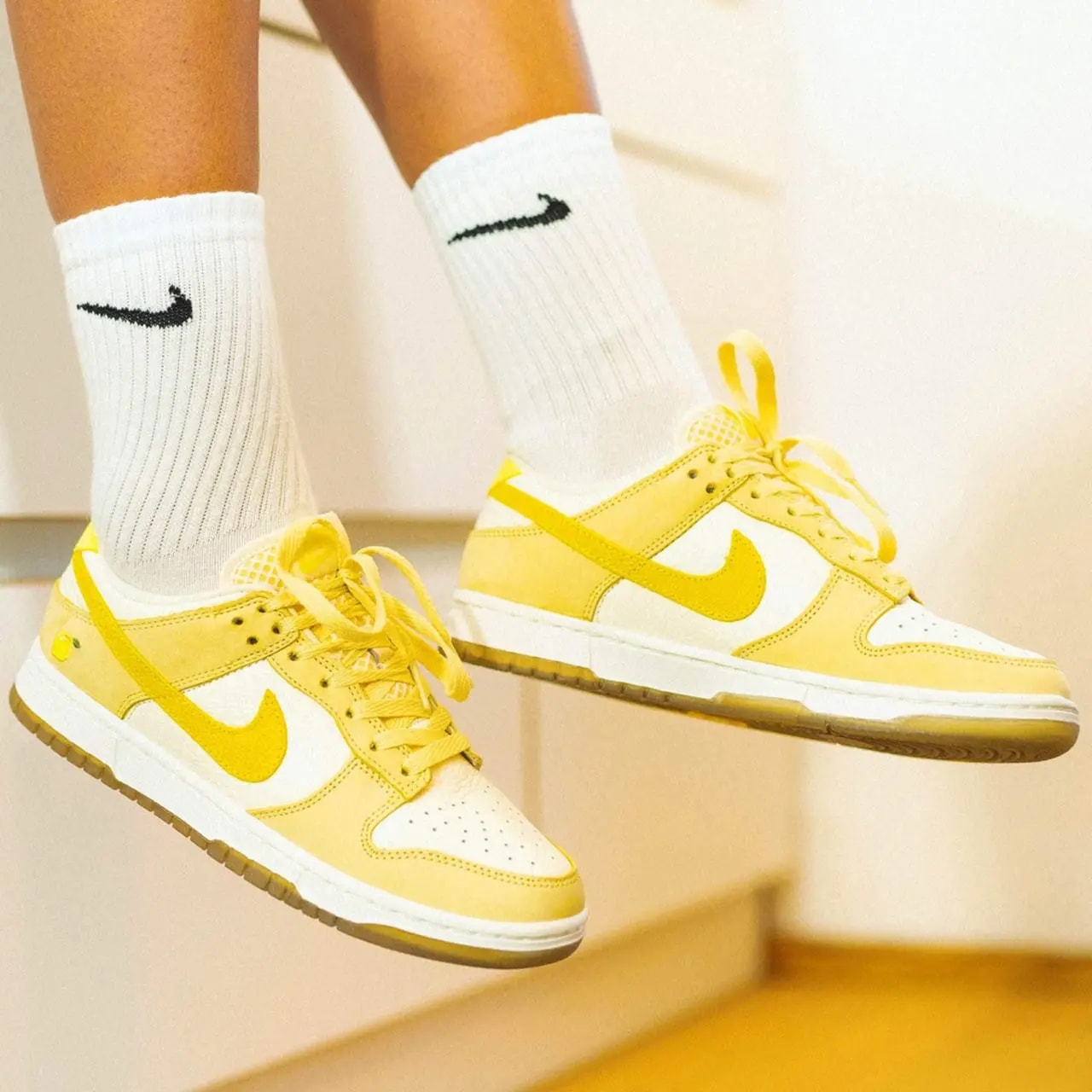Giày Nike Wmns Dunk Low 'Lemon Drop' DJ6902-700 — ảnh 2