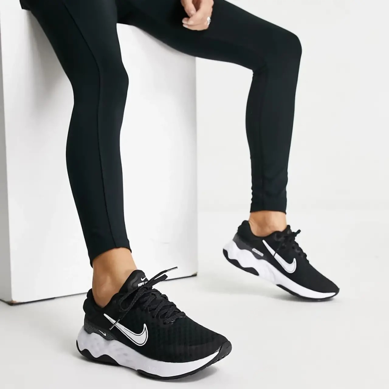Giày Nike Renew Ride 3 'Black White' DC8184-001 — ảnh 2