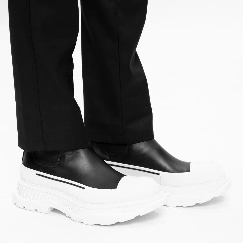 Giày Alexander McQueen Wmns Tread Slick Boot 'Black' 635714-WHZ61-1071 — ảnh 2
