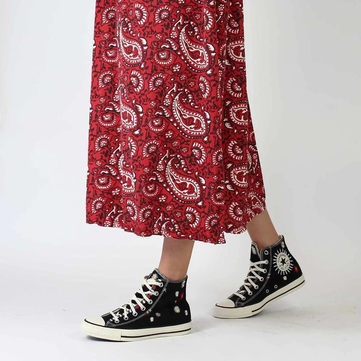 Giày Converse Wmns Chuck Taylor All Star High 'Daisy Embroidery Black' 567993C — ảnh 2