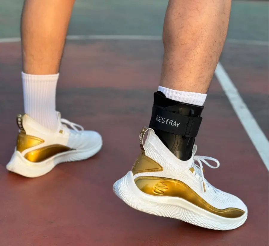 Giày Under Armour Curry Flow 8 Gold Blooded 3024456-102 — ảnh 4