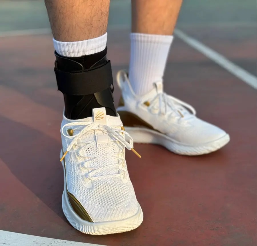 Giày Under Armour Curry Flow 8 Gold Blooded 3024456-102 — ảnh 3