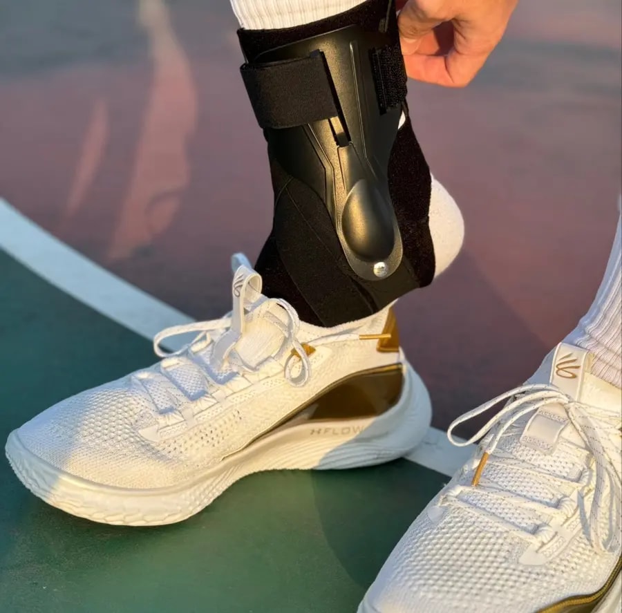 Giày Under Armour Curry Flow 8 Gold Blooded 3024456-102 — ảnh 2
