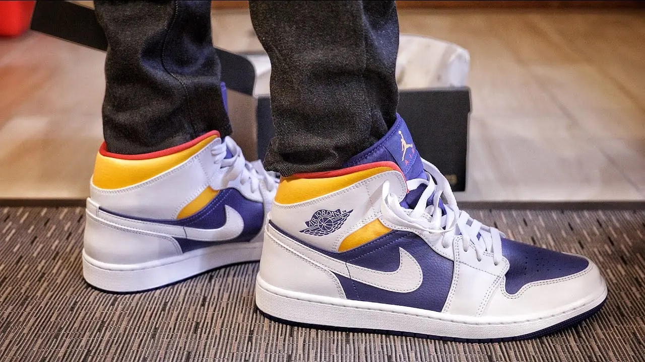Giày Nike Air Jordan 1 Mid GS 'White Deep Royal Blue' 554725-131 — ảnh 5