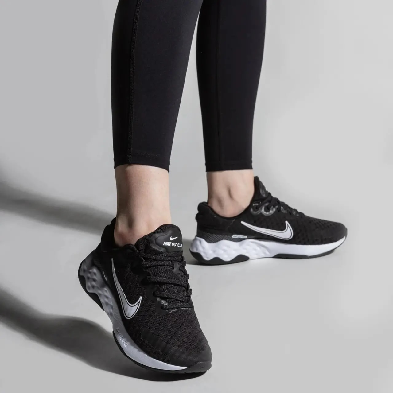Giày Nike Renew Ride 3 'Black White' DC8184-001 — ảnh 3