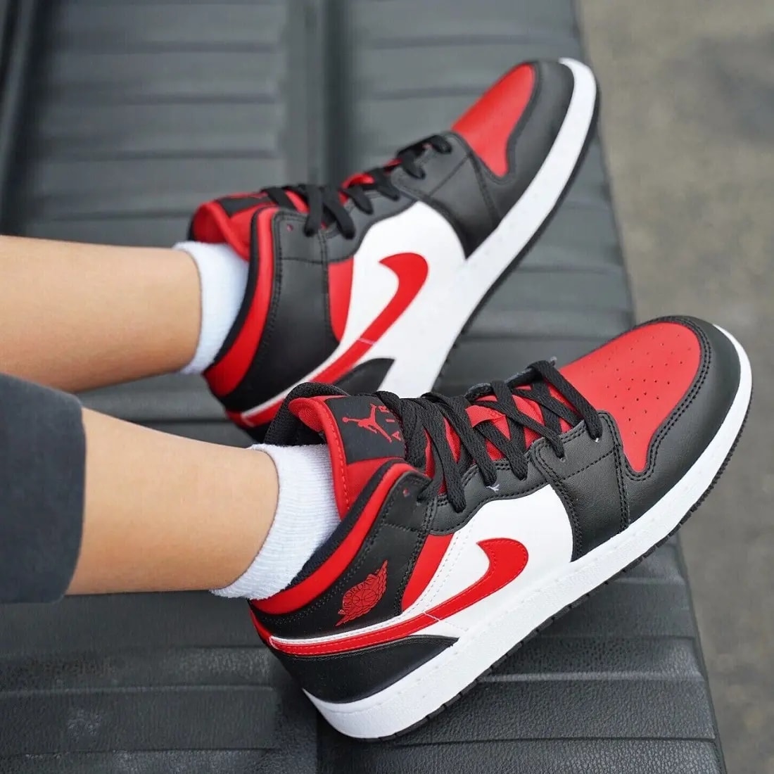 Giày Nike Air Jordan 1 Mid 'Black Fire Red' 554725-079 — ảnh 3