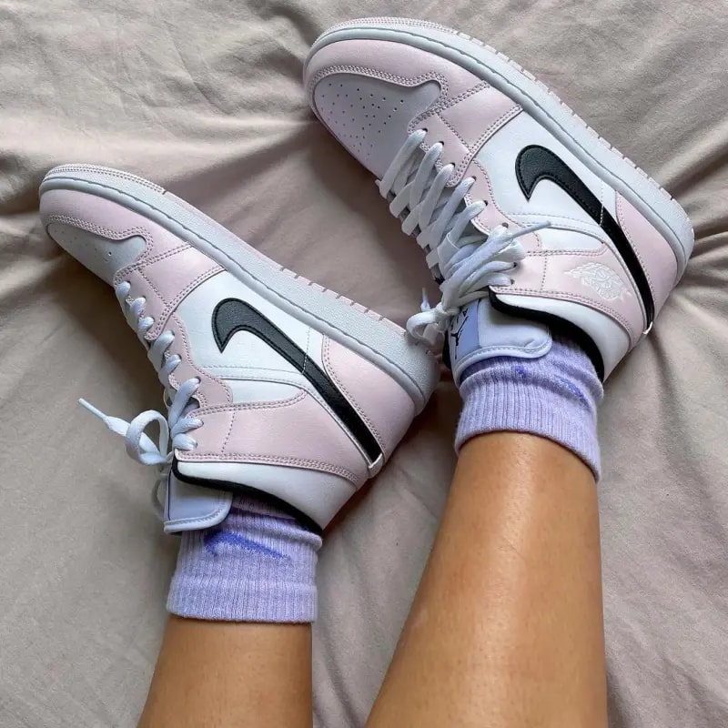 Giày Nike Wmns Air Jordan 1 Mid 'Barely Rose' BQ6472-500 — ảnh 2