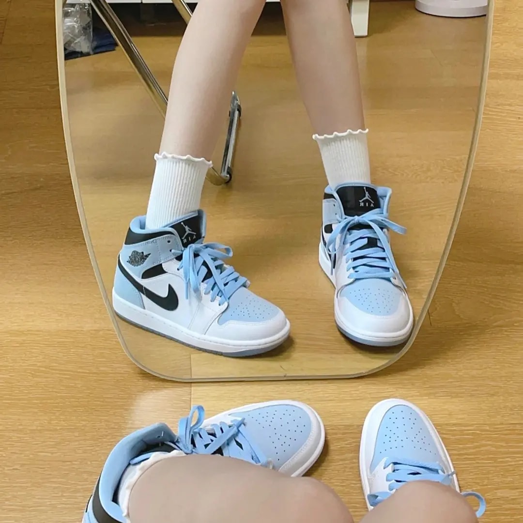 Giày Nike Air Jordan 1 Mid SE GS 'White Ice Blue' DV1337-104 — ảnh 2
