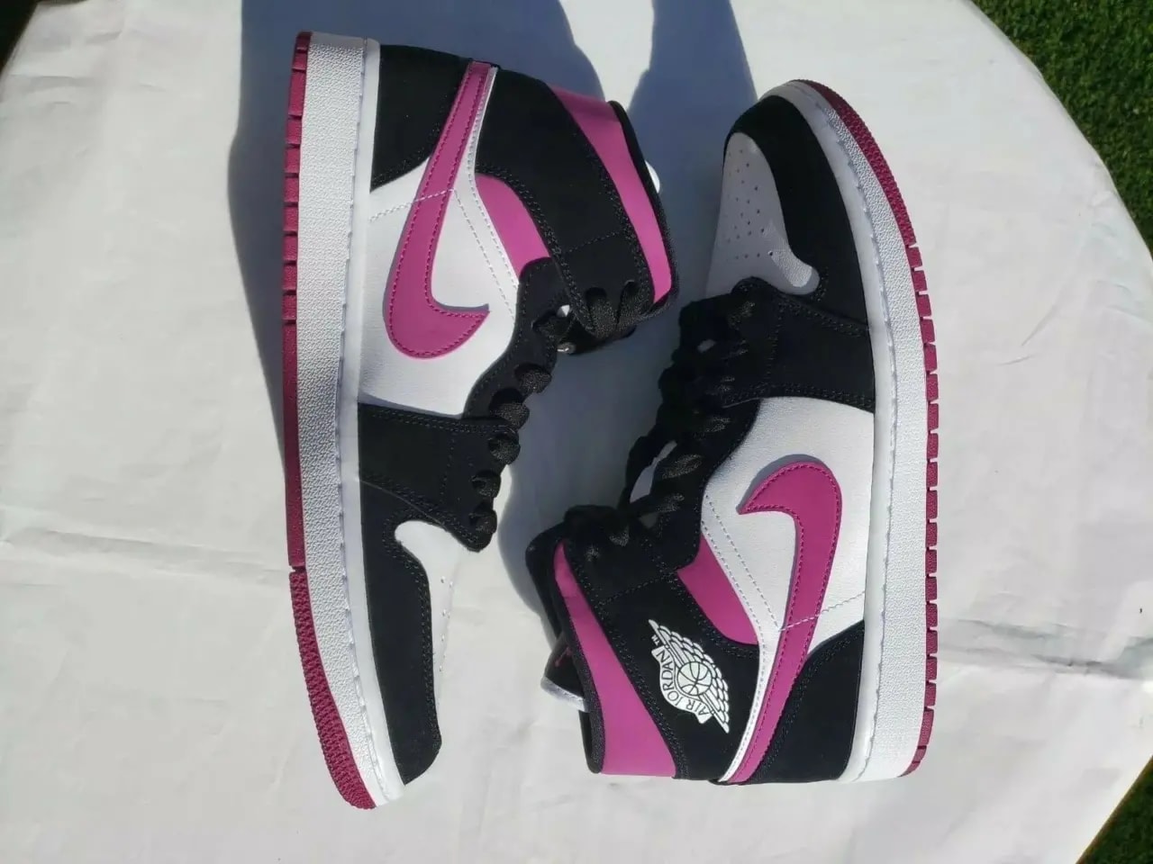 Giày Nike Wmns Air Jordan 1 Mid ‘Cactus Flower’ BQ6472-005 — ảnh 2