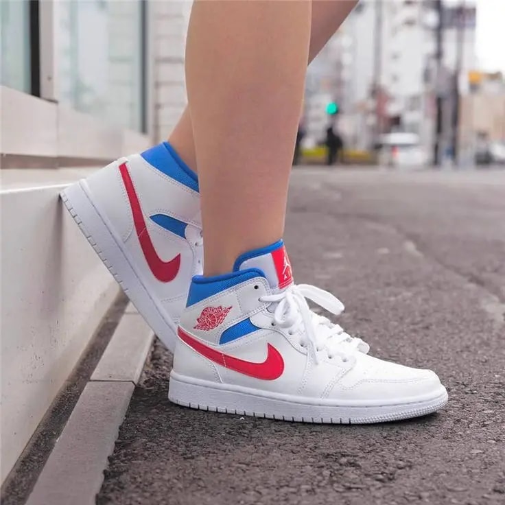 Giày Nike Air Jordan 1 Mid 'White Red Royal' BQ6472-164 — ảnh 2