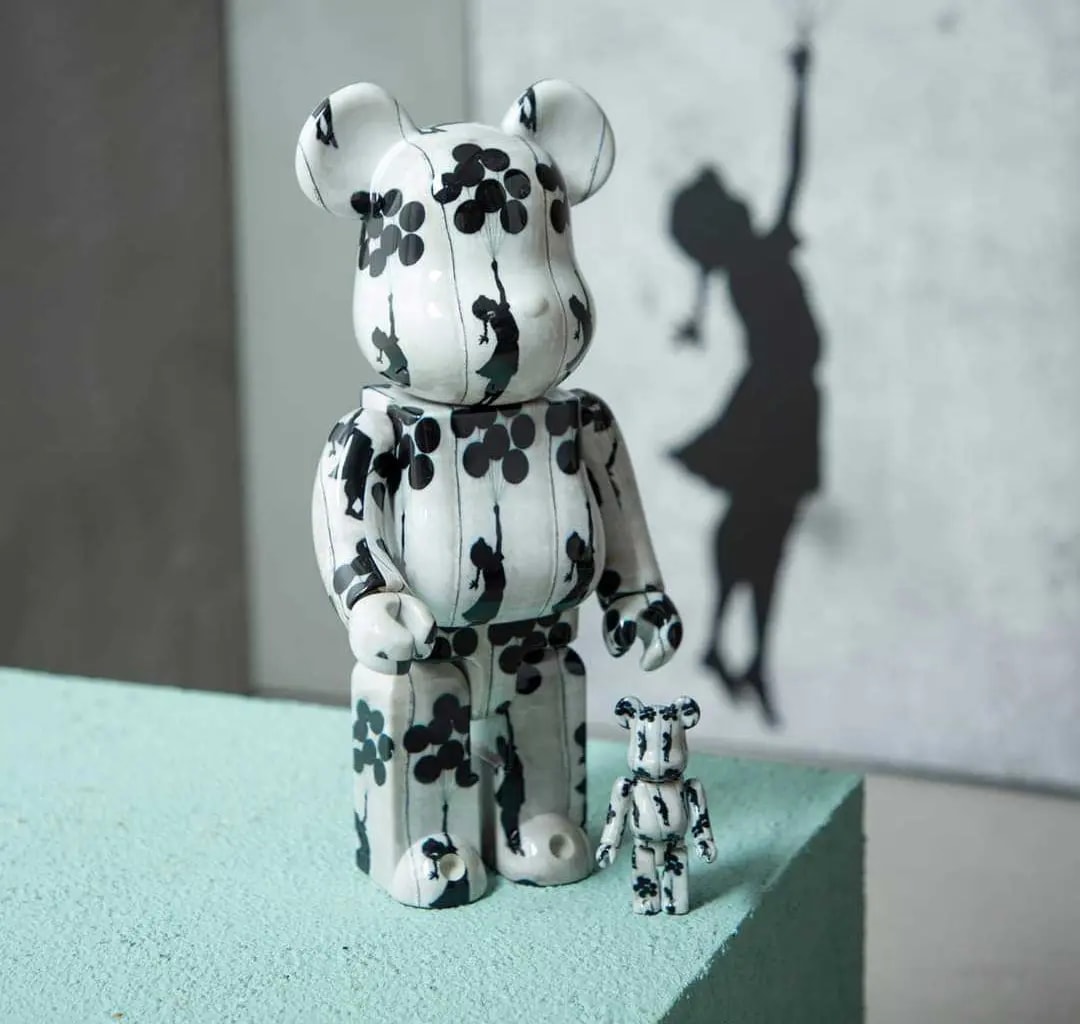 Mô Hình Bearbrick Banksy Flying Balloons Girl — ảnh 4