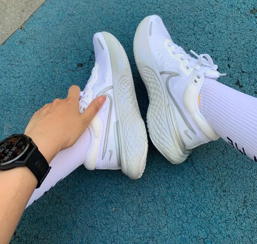 Giày Nike Wmns ZoomX Invincible Run Flyknit 'White Metallic Silver' CT2229-101 — ảnh 2