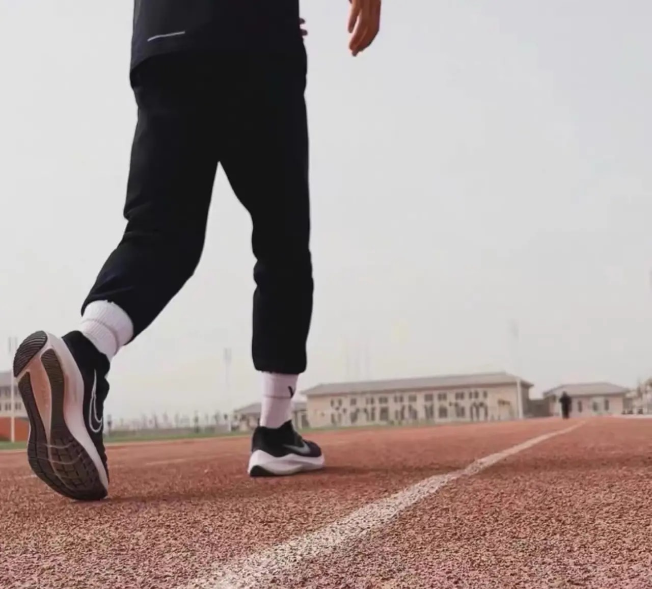 Giày Nike Air Zoom Winflo 8 'Black White' CW3419-006 — ảnh 5