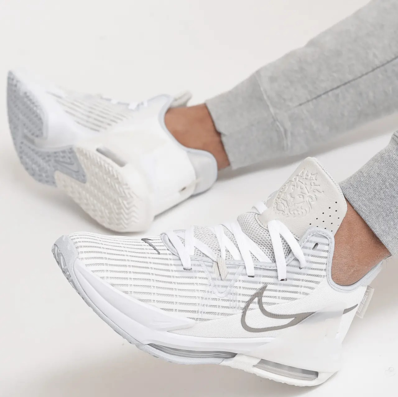 Giày Nike LeBron Witness 6 'White Metallic Pewter' CZ4052-102 — ảnh 2